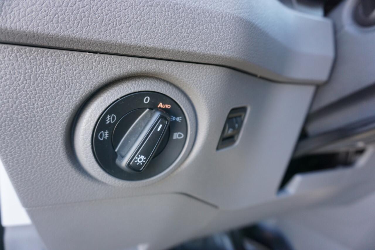 Volkswagen CRAFTER 140PK Automaat L3H3/L2H2 Apple Carplay Camera Trekhaak Sidebars Cruise control Voorruitverwarming