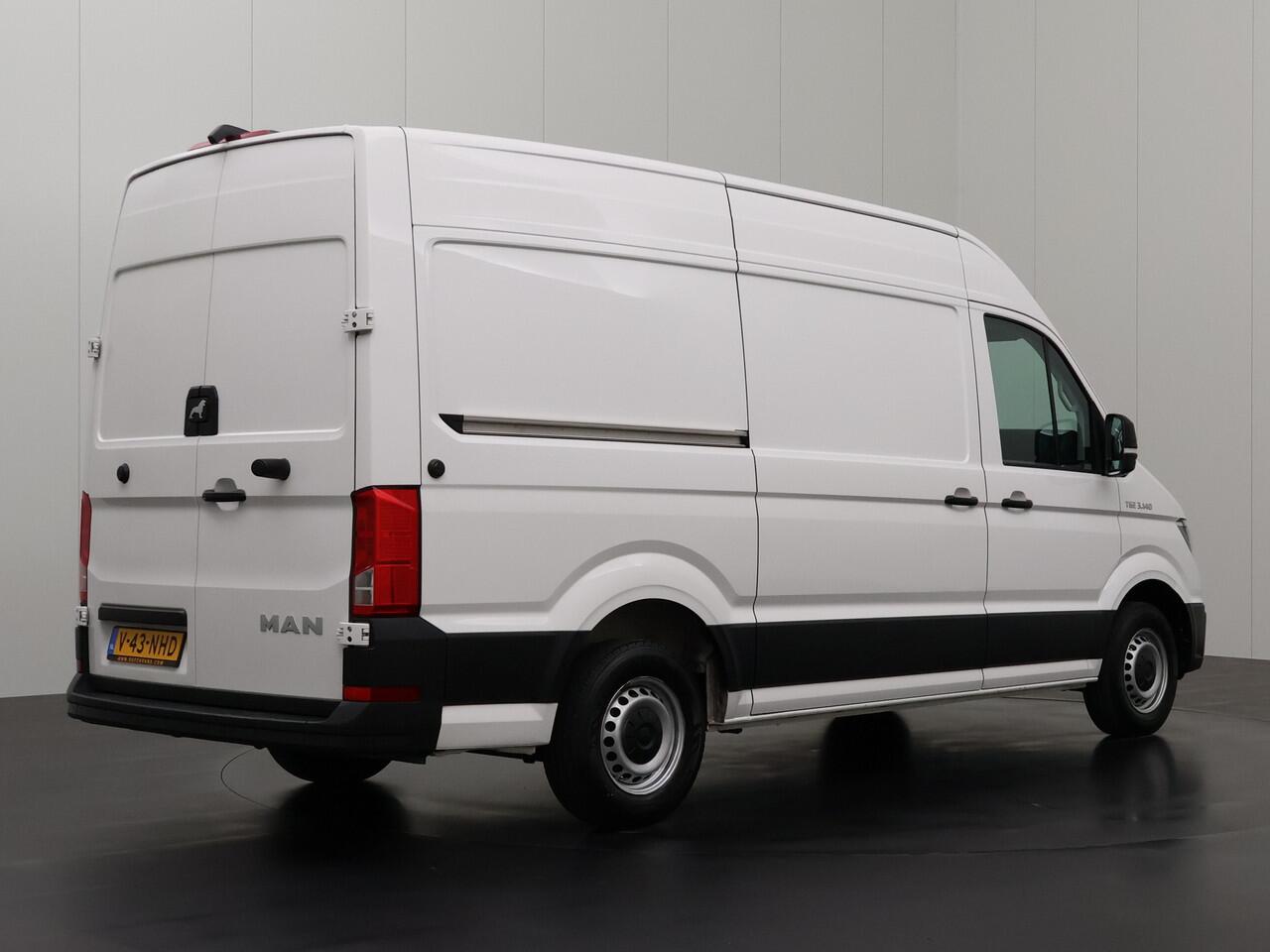 Volkswagen CRAFTER 2.0TDI 140PK DSG Automaat L3H3 | Multimedia | Camera | Airco | Cruise | 3-Persoons | Betimmering