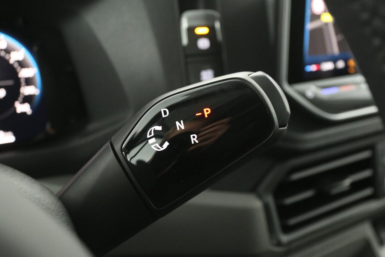 Volkswagen CRAFTER 2.0 TDI DSG HIGHLINE EXCLUSIVE L3H3 | FACELIFT MODEL | BPM VRIJ | NIEUW | 3000KG TREKHAAK | VIRTUAL | CAMERA | ADAPTIVE CRUISE | LED | 140PK | CARPLAY | 17"LMV