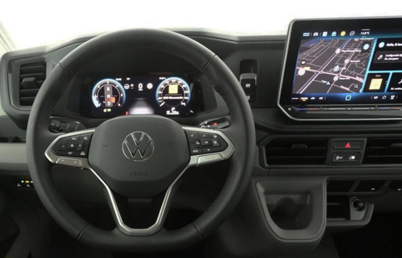 Volkswagen CRAFTER 2.0 TDI DSG HIGHLINE EXCLUSIVE L3H3 | FACELIFT MODEL | BPM VRIJ | NIEUW | 3000KG TREKHAAK | VIRTUAL | CAMERA | ADAPTIVE CRUISE | LED | 140PK | CARPLAY | 17"LMV