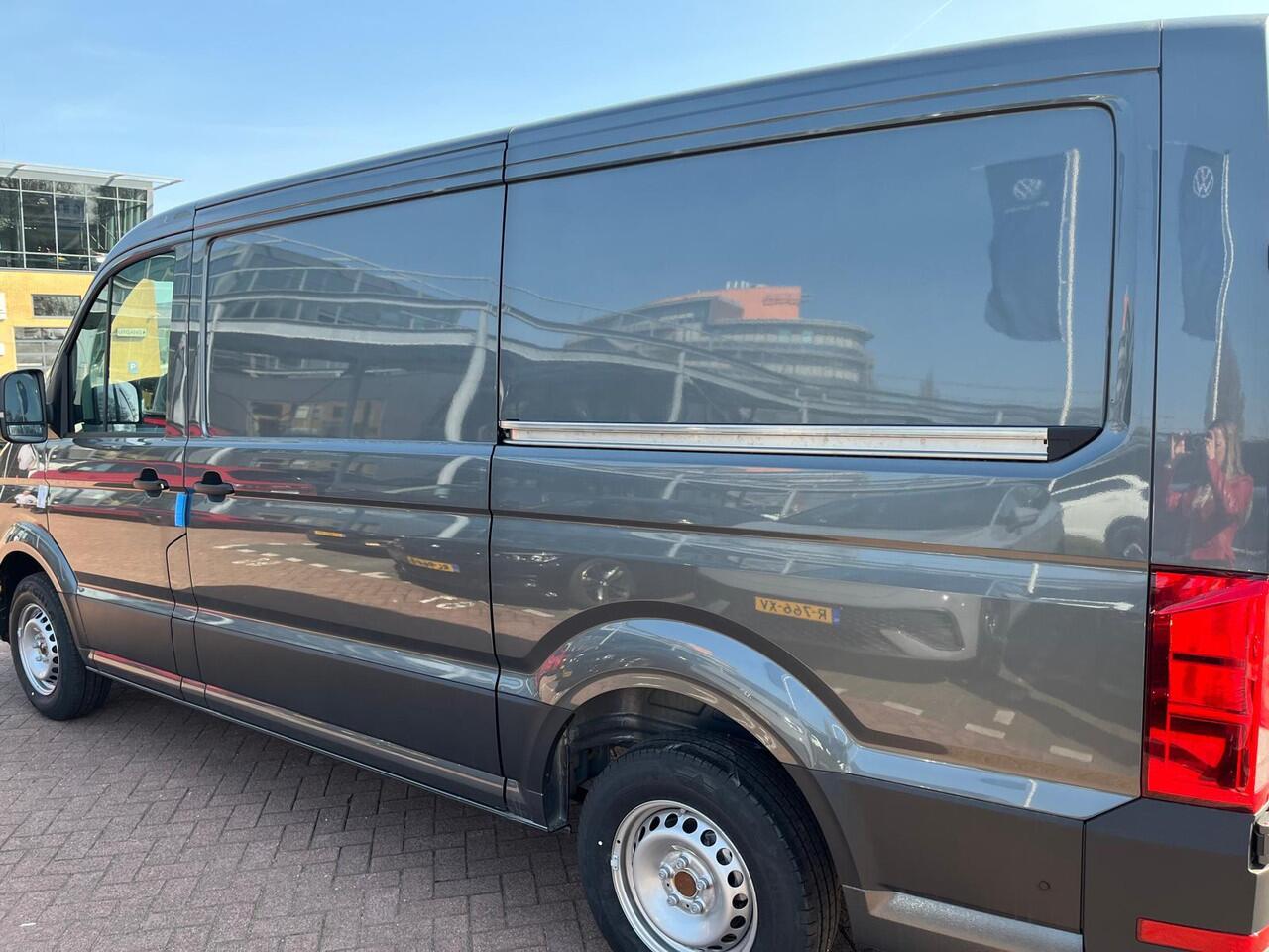Volkswagen CRAFTER Bedrijfswagens Highline L3H2 2.0 TDI 130 kW 177 pk 8 versn. Auto | BPM vrij | Bijrijdersbank inclusief opbergvak | Inparkeerassistent 'park assist' | Trekhaak met vaste kogel (inclusief aanhangwagenstabilisator) |