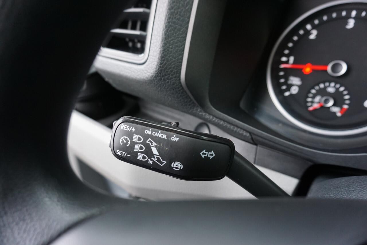 Volkswagen CRAFTER 35 177pk Automaat L3H3/L2H2 Apple Carplay Camera LED Standkachel Parkeersensoren Cruise control