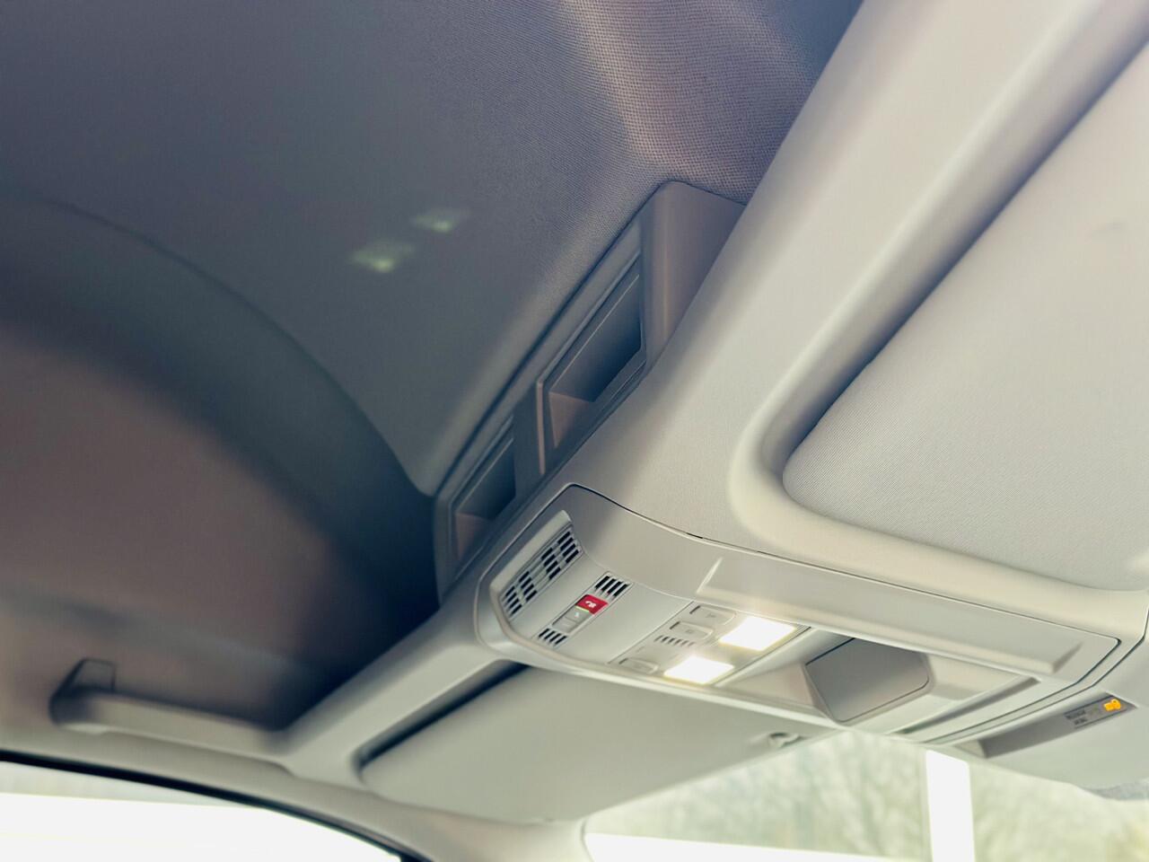 Volkswagen CRAFTER 35 2.0 TDI L3H3 | Blackline | Navigatie | PDC | Trekhaak | Opstaptrede | Verwarmde voorruit | Ex btw