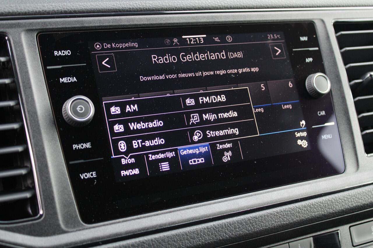 Volkswagen CRAFTER 35 2.0 TDI L3H3 177pk - 2x Schuifdeur - LED - Trekhaak - Navigatie - DAB - Geveerde stoel - Camera - Stoelverwarming - Rijklaar