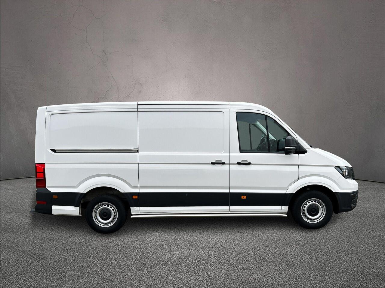Volkswagen CRAFTER 2.0 TDI 140 PK L3H2 Highline | BPM-vrij | All Seasonbanden | Navigatie (Apple carplay / Android Auto) | Trekhaak | Sidebars | Betimmering | Camera