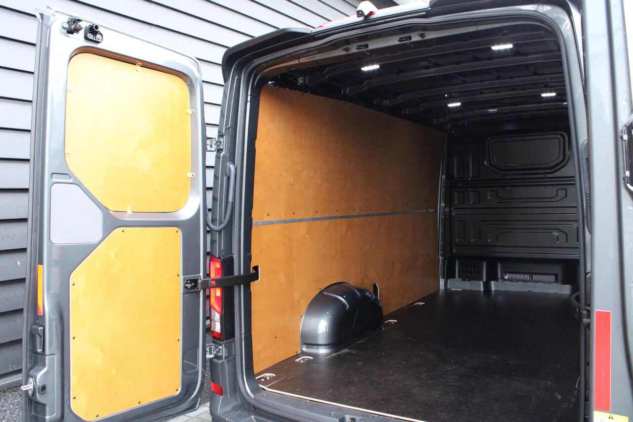 Volkswagen CRAFTER Facelift 30 2.0 TDI 177pk DSG L3H2 Exclusive Facelift Trekhaak Camera Stoelverwarming Led Navigatie