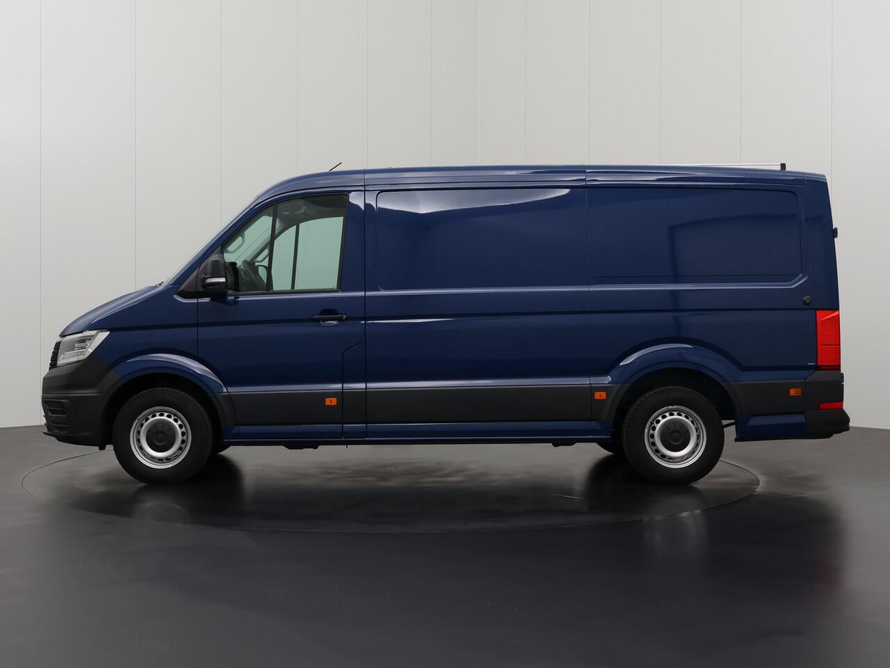 Volkswagen CRAFTER 2.0TDI 177PK DSG Automaat L3H2 Led | Werkplaats | Navigatie | Camera | Airco | Cruise | 3-Persoons | Trekhaak 3000Kg