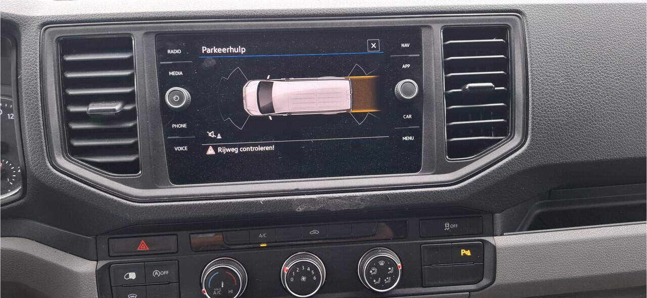 Volkswagen CRAFTER 35 2.0 TDI L3H3 Comfortline 140 pk Automaat / Trekhaak / Navigatie