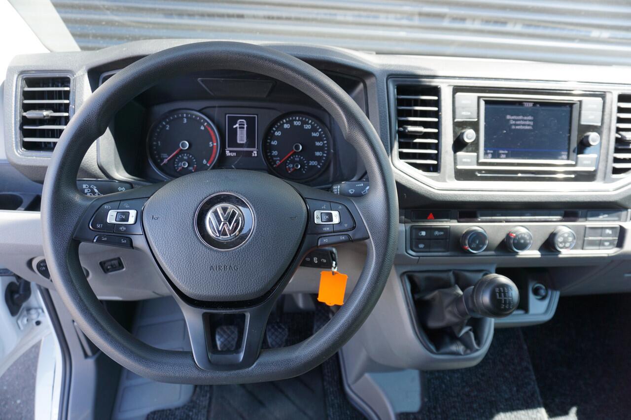 Volkswagen CRAFTER 140PK L3H3/L2H2 Highline Apple Carplay Camera Trekhaak Parkeersensoren Sidebars Voorruitverwarming