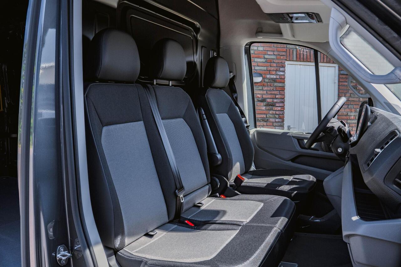 Volkswagen CRAFTER 2.0 TDI 140PK Automaat L3H3 Comfortline 2x LED | NAVI | Camera | Trekhaak | Airco |