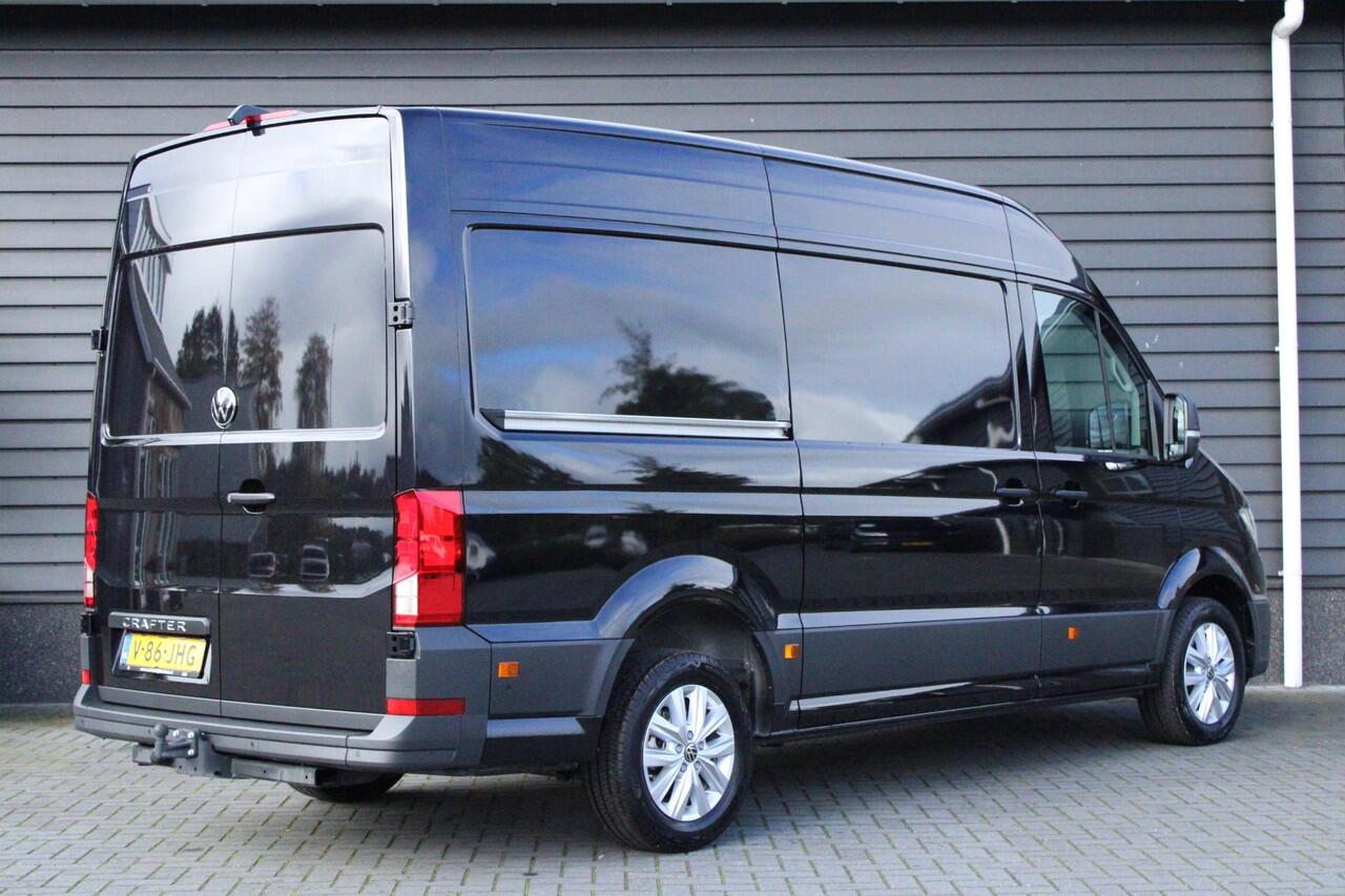 Volkswagen CRAFTER 30 2.0 TDI 140pk DSG L3H3 Exclusive BPM vrij! Betimmering Trekhaak Camera Led Virtual Cockpit Navigatie