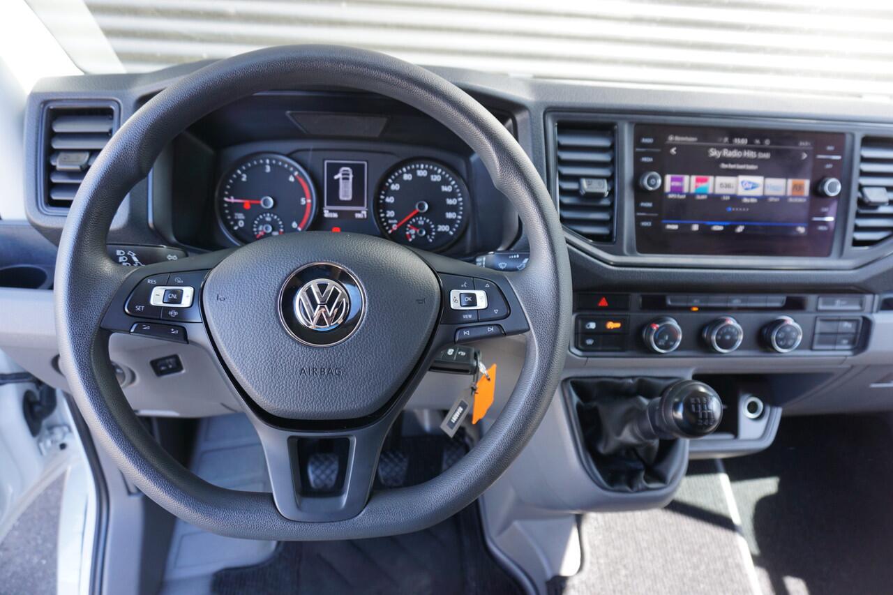 Volkswagen CRAFTER 140PK L3H3/L2H2 Apple Carplay Navi Camera Trekhaak Cruise control Parkeersensoren Voorruitverwarming