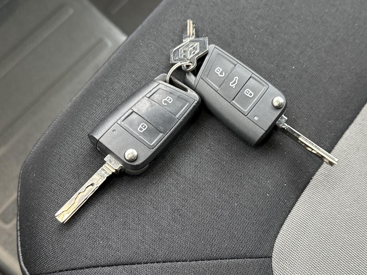 Volkswagen CRAFTER 2.0tdi DSG Bakwagen 1000 KG Laadklep Rapid Leichtbau 3835kg laadvermogen