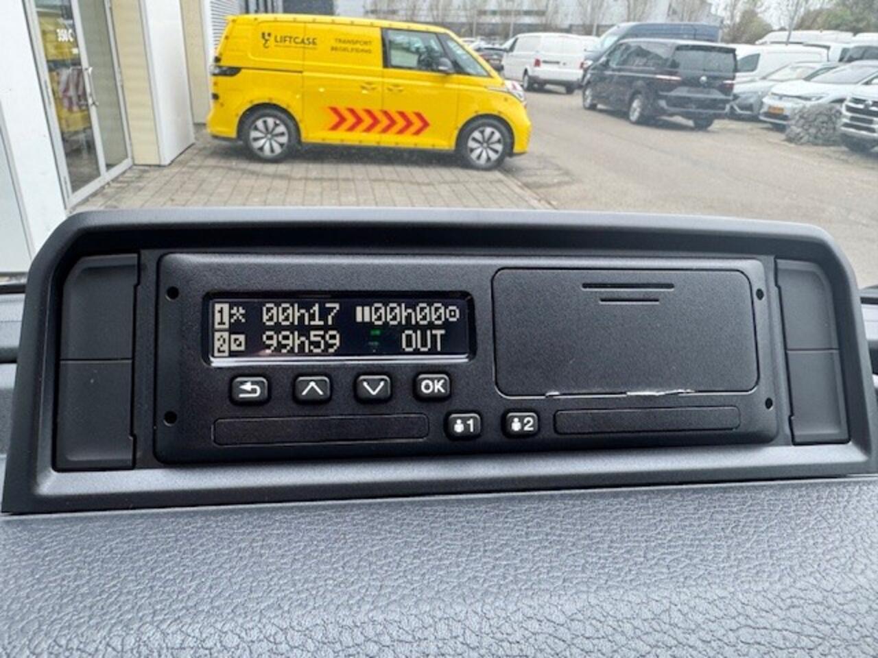 Volkswagen CRAFTER 50 (3.5t teruggekeurd) 2.0 TDI 164 pk L4 DL DC RWD | PDC | Tachograaf | 7 zitplaatsen | Trekhaak