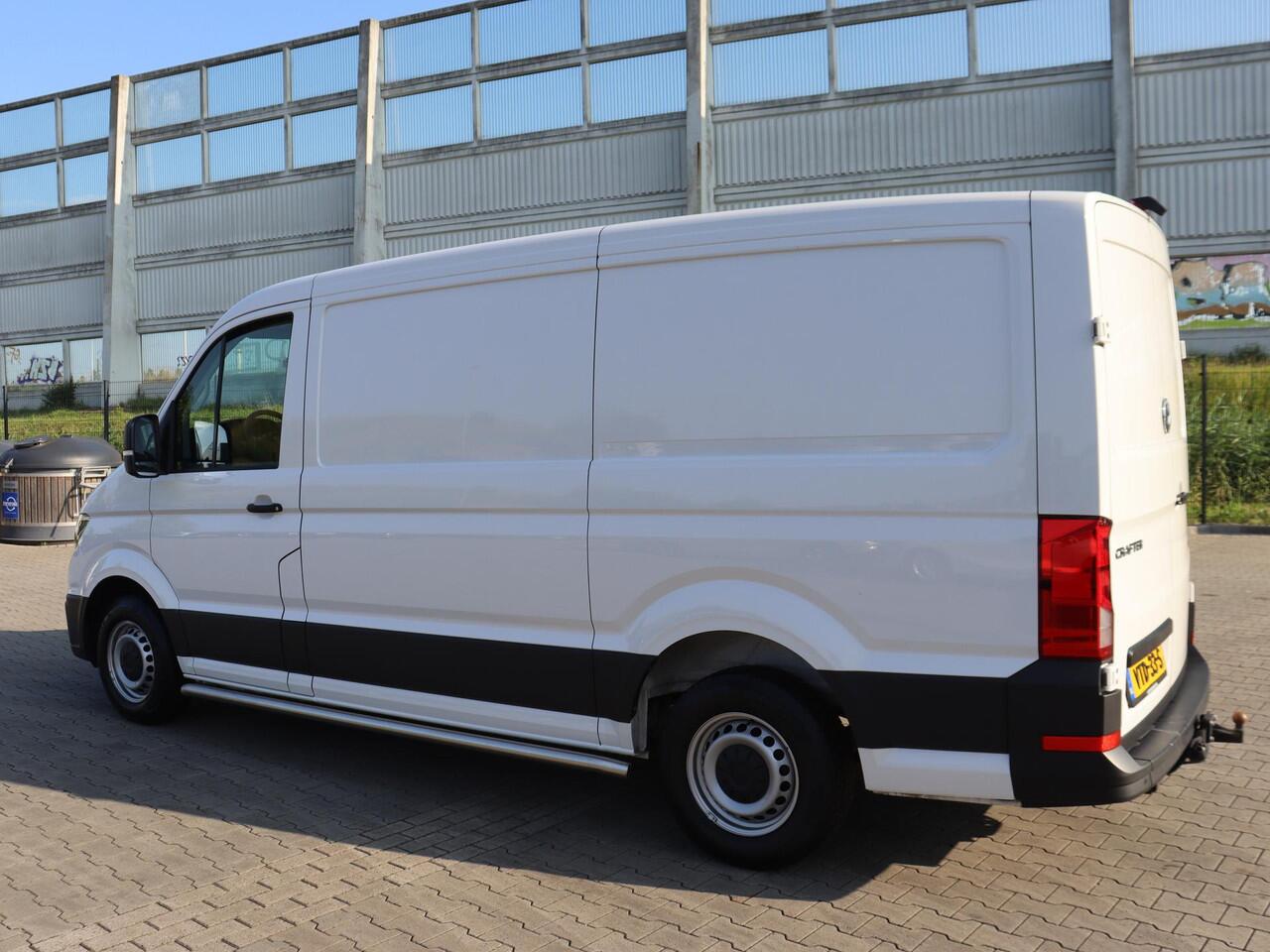 Volkswagen CRAFTER Bedrijfswagens Comfortline 2.0 TDI L3H2 75kW (102pk) 6 vers. hand | Parkeerhulp vóór en achter | Navigatie Discover Media | Cruise control inclusief snelheidsbegrenzer | Vierseizoensbanden |