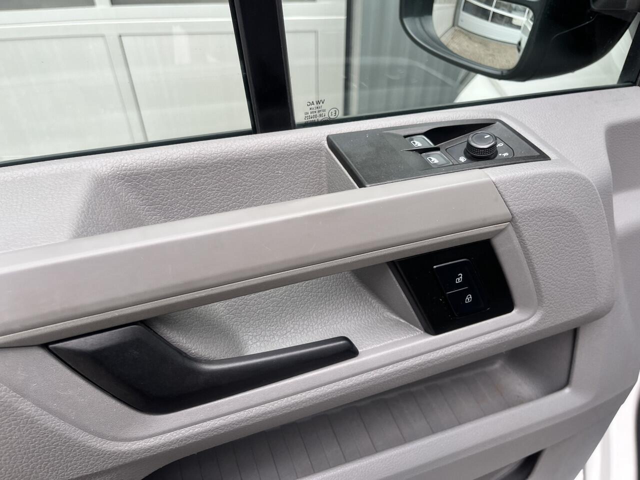 Volkswagen CRAFTER 35 2.0 TDI DC Open laadbak Airco Cruise controle Pick-up Euro 6 Parkeerhulp achter evt 2500kg trekgewicht 6 persoons p-up bakwagen open laadbak Pritsche