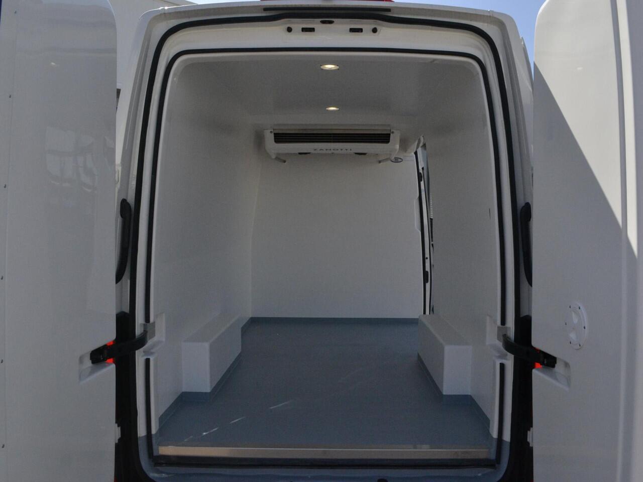 Volkswagen CRAFTER Bedrijfswagens Koelwagen 35 2.0 TDI 140pk Highline L3H3 · Camera · Trekhaak · Tussenschot · Alarm · Apple/Android Car Play · Koel/Vries · Garantie t/m 22-12-2028 of 100.000km