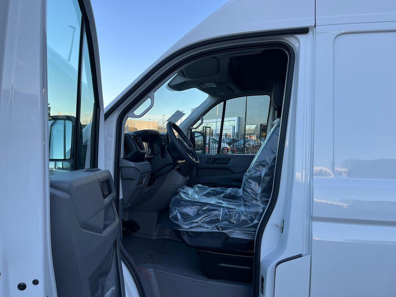 Volkswagen CRAFTER Bedrijfswagens L3H3 Trendline 103kW 140pk 3T GVW 6 versn.hand VW Bedrijfswagens Crafter Highline 35 2.0 TDI L3H3 140 pk 103 kW pk 6 versn | BPM vrij | Volwaardig reservewiel (inclusief boordgereedschap en krik) | Trekhaak met vaste kogel (inclusief aanhan
