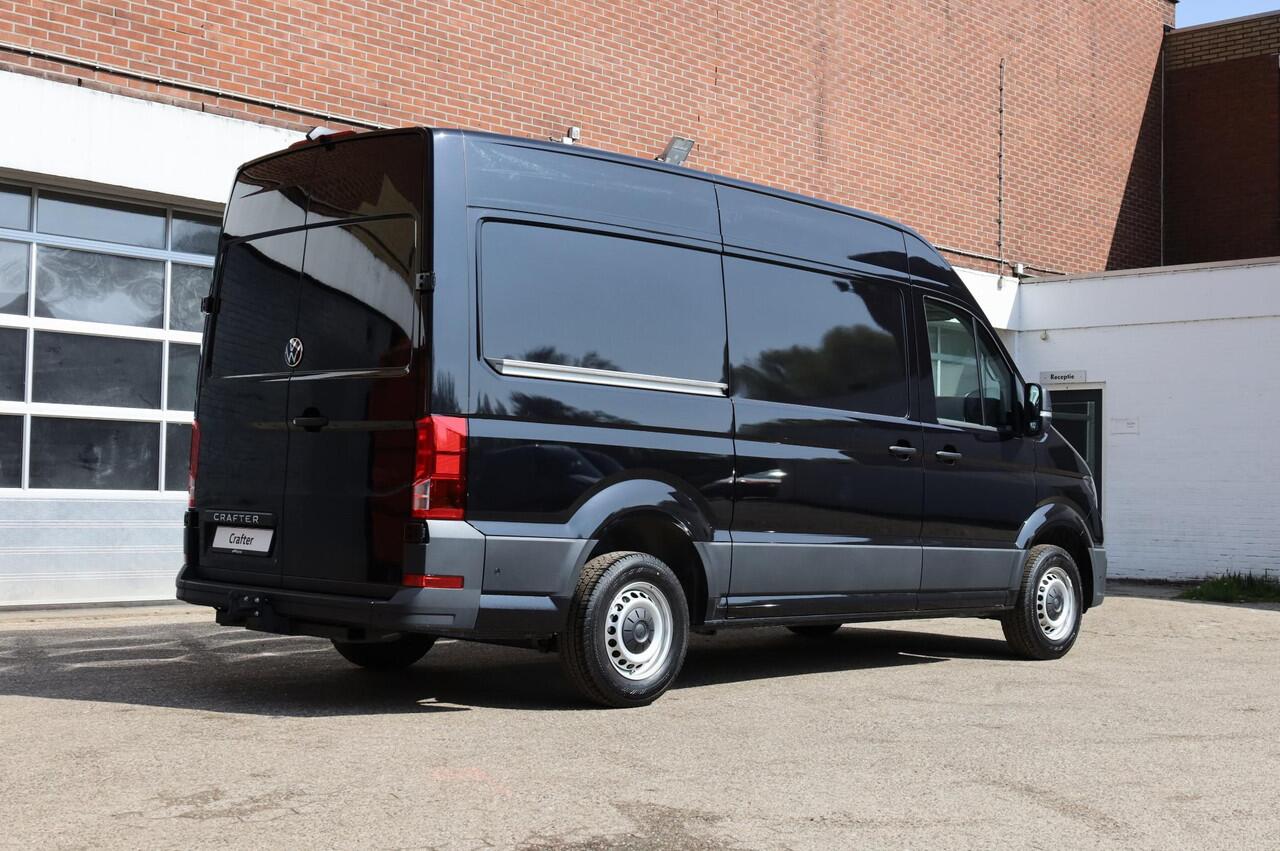 Volkswagen CRAFTER Highline L3H3 140 pk automaat BPM vrij | Trekhaak | Camera | navigatiepakket | vierseizoenbanden