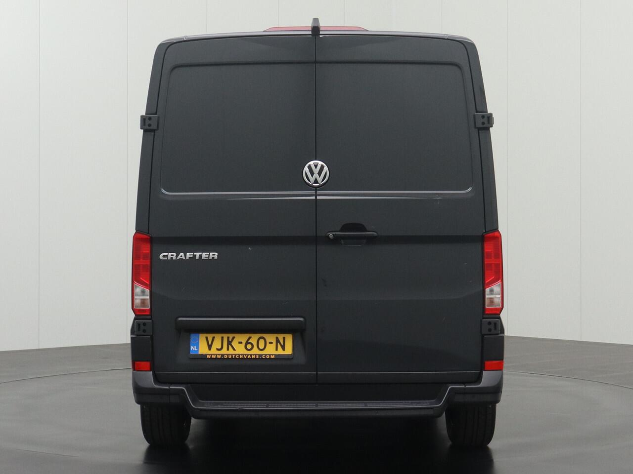 Volkswagen CRAFTER 2.0TDI 140PK L3H2 Highline | 3-Persoons | Navigatie | Camera | Airco | Cruise | Betimmering