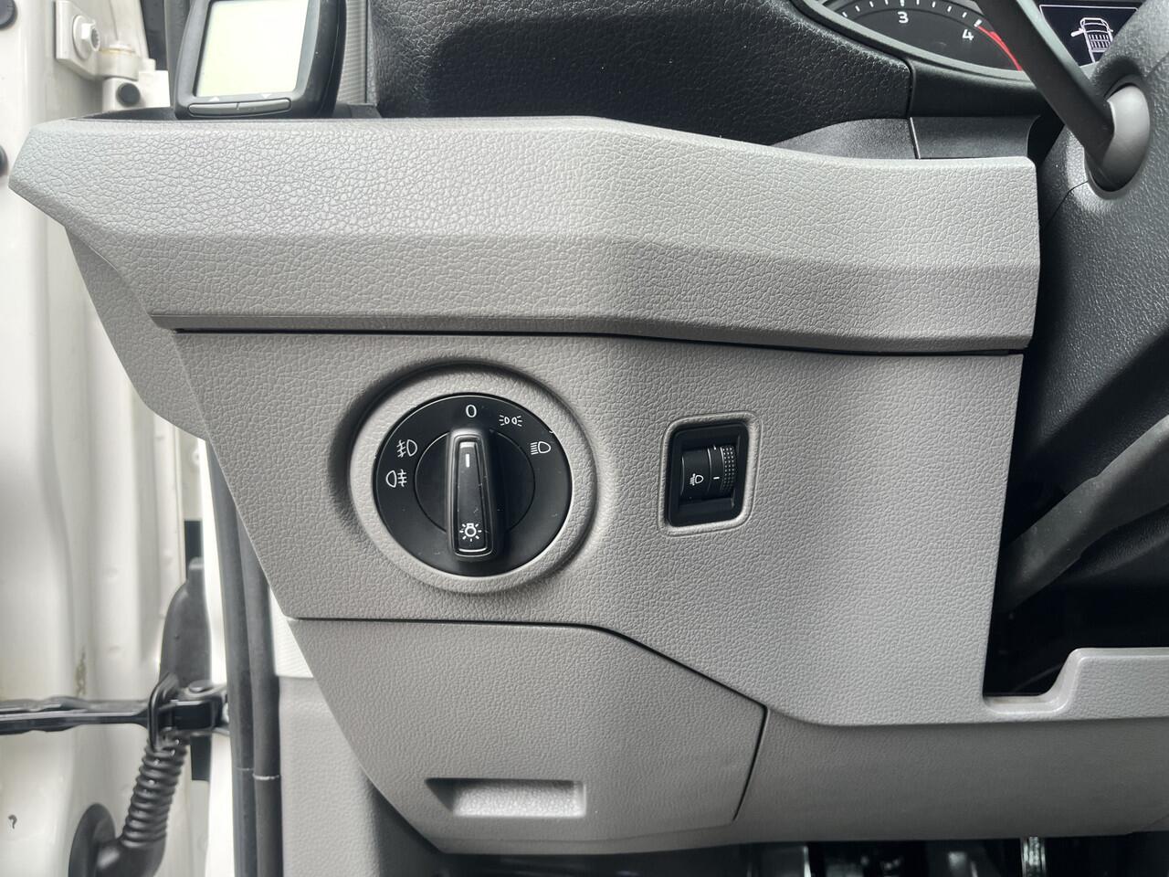 Volkswagen CRAFTER 35 2.0 TDI DC Open laadbak Airco Cruise controle Pick-up Euro 6 Parkeerhulp achter evt 2500kg trekgewicht 6 persoons p-up bakwagen open laadbak Pritsche