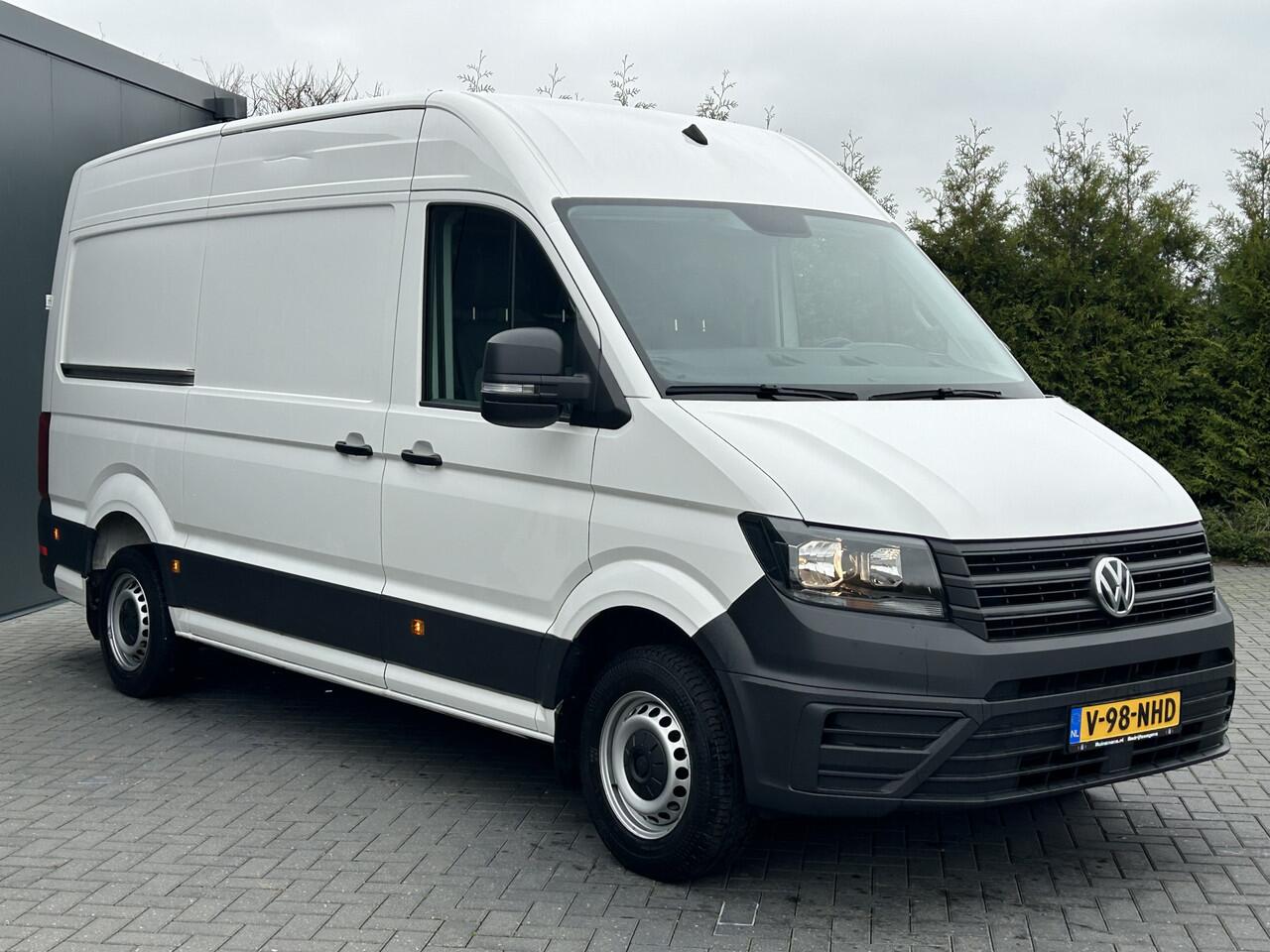 Volkswagen CRAFTER 35 2.0 TDI 141 PK / DSG AUTOMAAT / L3H3 / 3 TONS TREKHAAK / AIRCO / CAMERA / 3-ZITS
