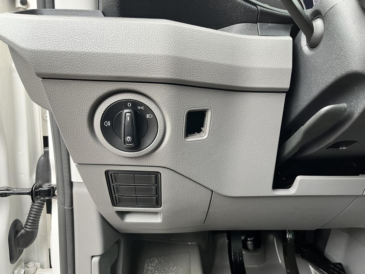 Volkswagen CRAFTER 35 2.0 TDI DC Hiab Laadkraan 023-3 Trekhaak 2500 kg trekgewicht Airco Cruise controle 6-Persoons Open laadbak Pick-up Euro 6 Bakwagen P-up Telefoonverbinding 1e eigenaar