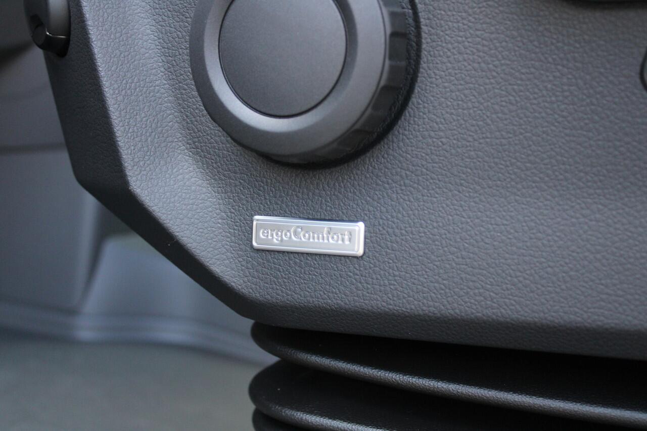 Volkswagen CRAFTER 35 2.0 TDI L3H3 177pk - Facelift - Navigatie - LED - Geveerde stoel - Virtual cockpit - Camera - Trekhaak - Stoelverwarming - Rijklaar