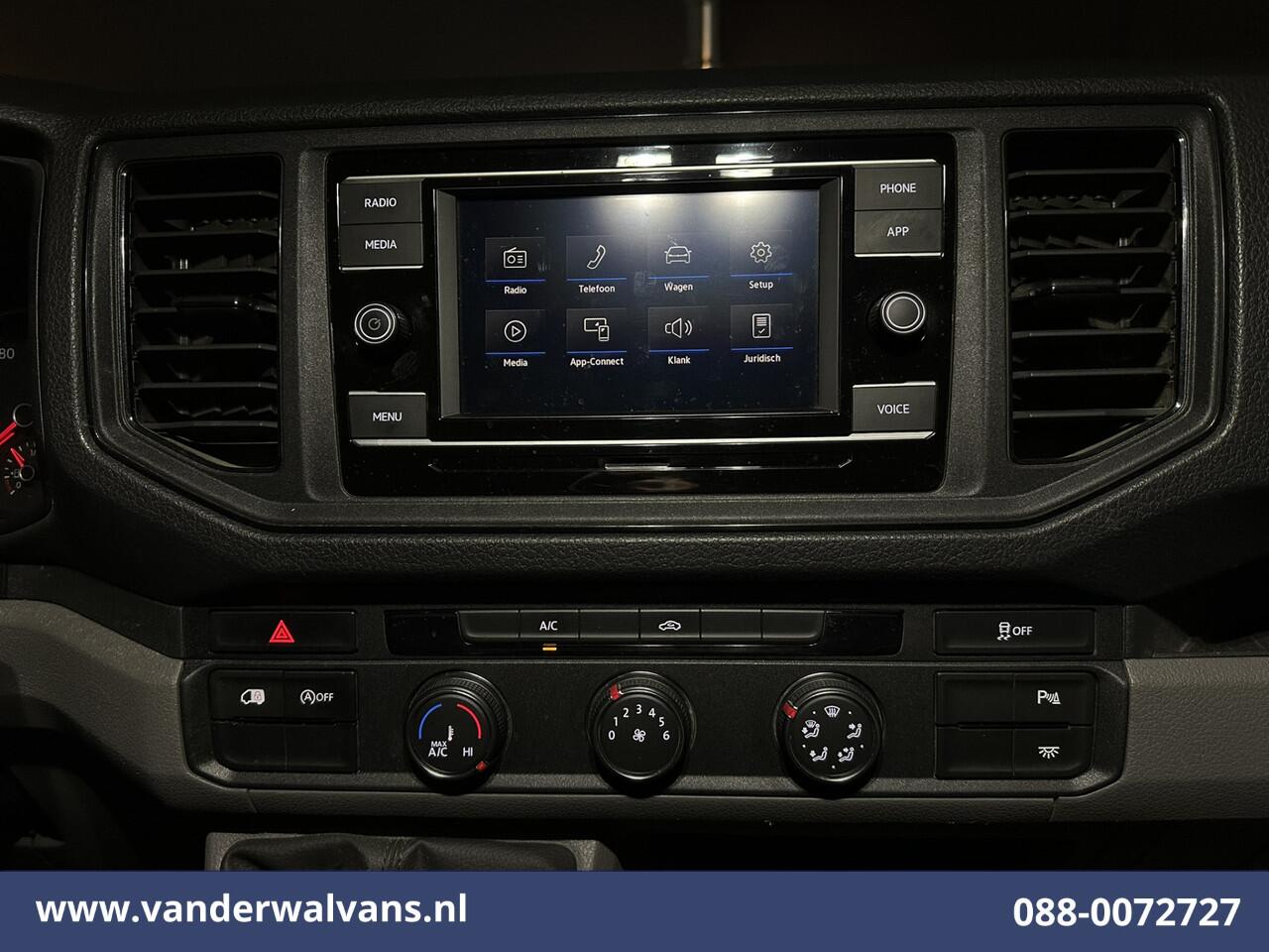 Volkswagen CRAFTER 2.0 TDI 141pk L3H3 L2H2 Euro6 Airco | Camera | Apple Carplay | Cruisecontrol | Chauffeursstoel Parkeersensoren, Bijrijdersbank, 3000kg trekvermogen, Android Auto, zilver