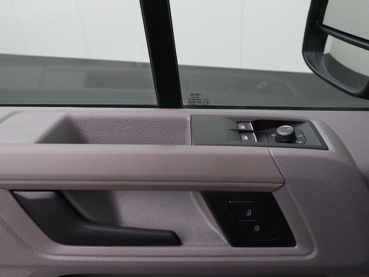 Volkswagen CRAFTER 2.0TDI 140PK DSG Automaat L3H3 Exclusive 75" Led | Leder | Navigatie | Camera | Airco | Cruise