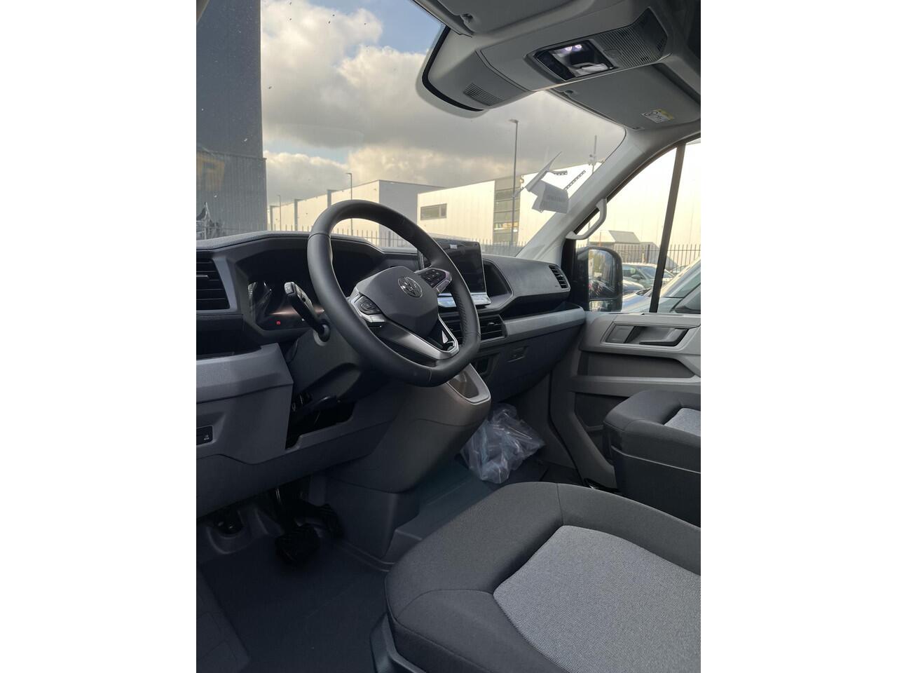 Volkswagen CRAFTER Bedrijfswagens Exclusive L3H3 2.0 TDI 130 kW 177 pk 8 versn. auto | BPM vrij | Diefstalalarm | Volwaardig reservewiel (inclusief boordgereedschap en krik) | Middelhoog dak (h3) |