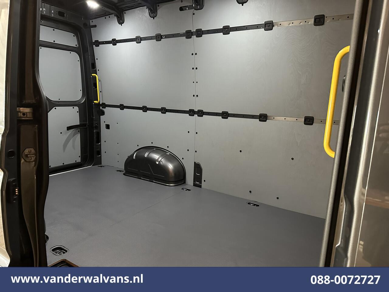 Volkswagen CRAFTER 2.0 TDI 140pk L3H3 L2H2 Euro6 Airco | Cruisecontrol | 3000kg Trekhaak | Camera Bijrijdersbank