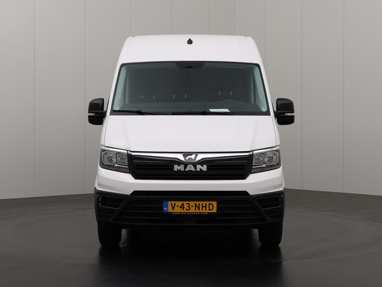 Volkswagen CRAFTER 2.0TDI 140PK DSG Automaat L3H3 | Multimedia | Camera | Airco | Cruise | 3-Persoons | Betimmering