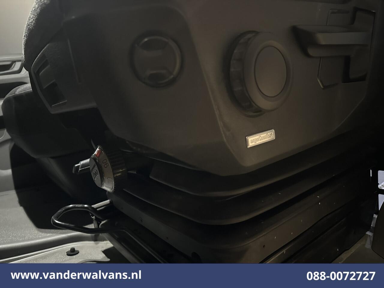 Volkswagen CRAFTER 2.0 TDI 141pk L3H3 L2H2 Euro6 Airco | Camera | Apple Carplay | Cruisecontrol | Chauffeursstoel Parkeersensoren, Bijrijdersbank, 3000kg trekvermogen, Android Auto, zilver