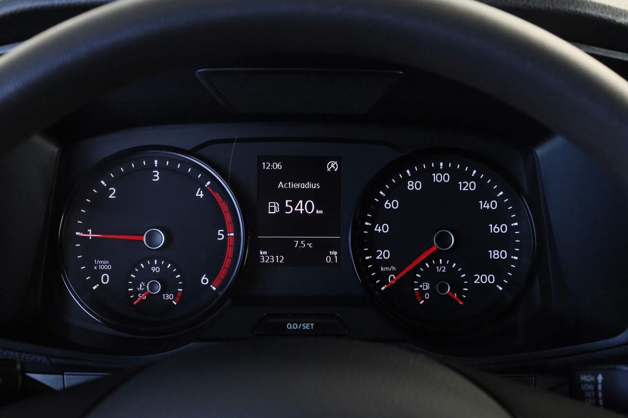 Volkswagen CRAFTER 30 2.0 TDI 140PK L3H3 Highline | Trekhaak | Geveerde stoel | Camera | Leder | Verwarmbare voorruit