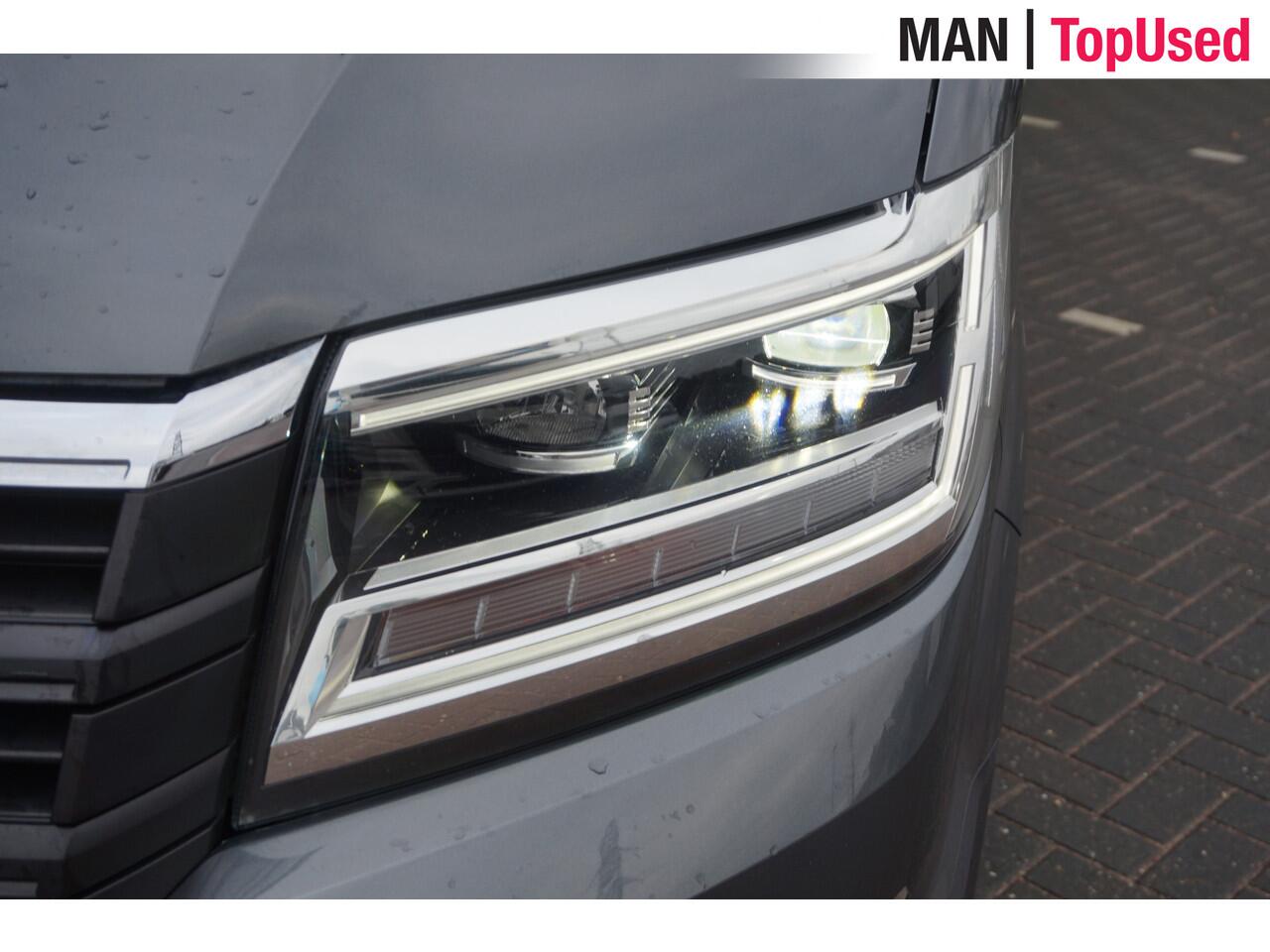 Volkswagen CRAFTER 35 2.0 TDI L4H3 Highline / Trekhaak / 3000KG Trekgewicht / 177 PK / Navigatie / Adaptieve Cruise Control / Apple Carplay / Stoelverwarming