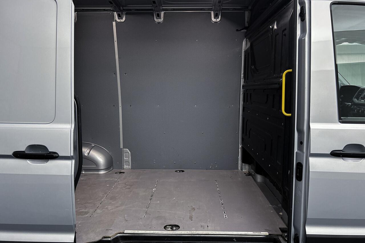 Volkswagen CRAFTER 2.0 TDI L3H3 177PK Highline | Camera | Parkeersensoren | LED koplampen | Trekhaak