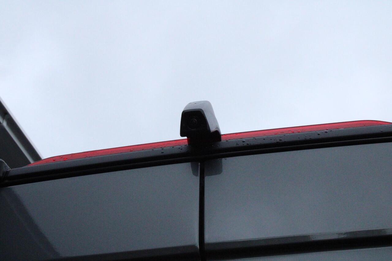 Volkswagen CRAFTER Facelift 30 2.0 TDI 177pk DSG L3H2 Exclusive Facelift Trekhaak Camera Stoelverwarming Led Navigatie