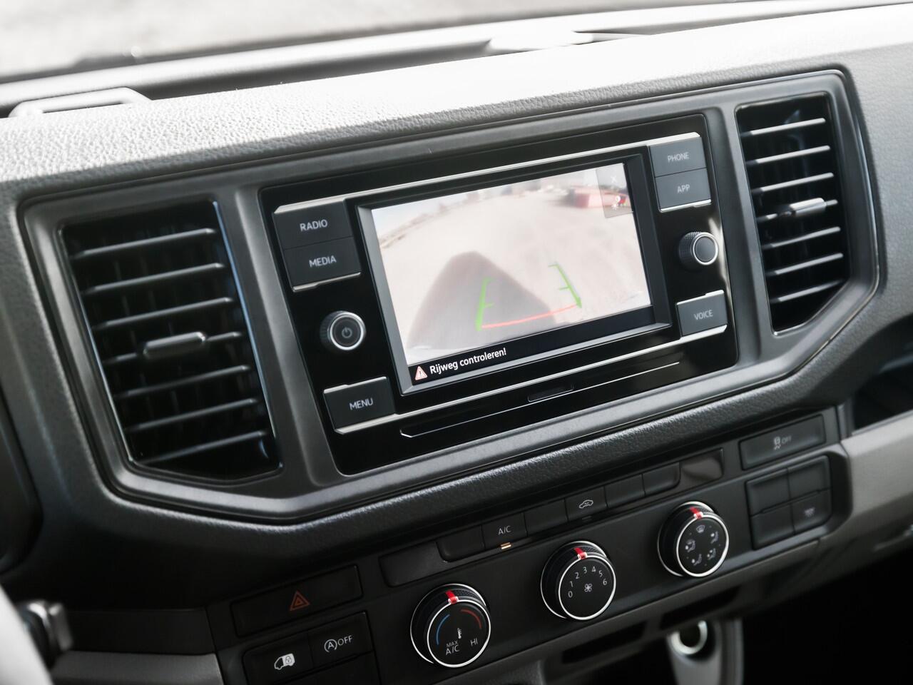 Volkswagen CRAFTER 35 2.0 TDI L4H3 (EURO 6, DUBBELE SCHUIFDEUREN, APPLE CARPLAY, CAMERA, AIRCO, ELEK RAMEN, 3 ZITPLAATSEN, BLUETOOTH, NIEUWE APK, NIEUWSTAAT)