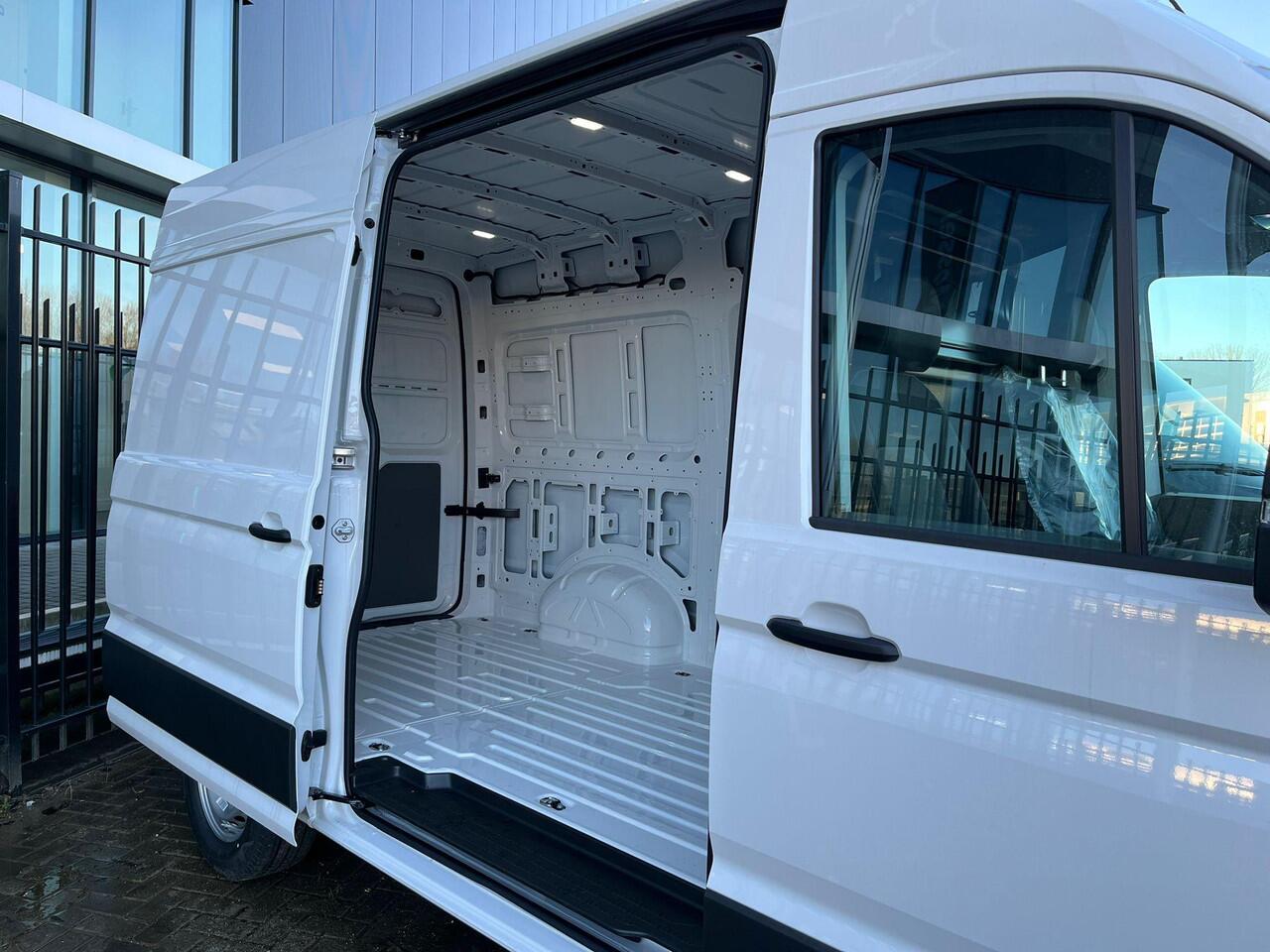 Volkswagen CRAFTER Bedrijfswagens L3H3 Trendline 103kW 140pk 3T GVW 6 versn.hand VW Bedrijfswagens Crafter Highline 35 2.0 TDI L3H3 140 pk 103 kW pk 6 versn | BPM vrij | Volwaardig reservewiel (inclusief boordgereedschap en krik) | Trekhaak met vaste kogel (inclusief aanhan