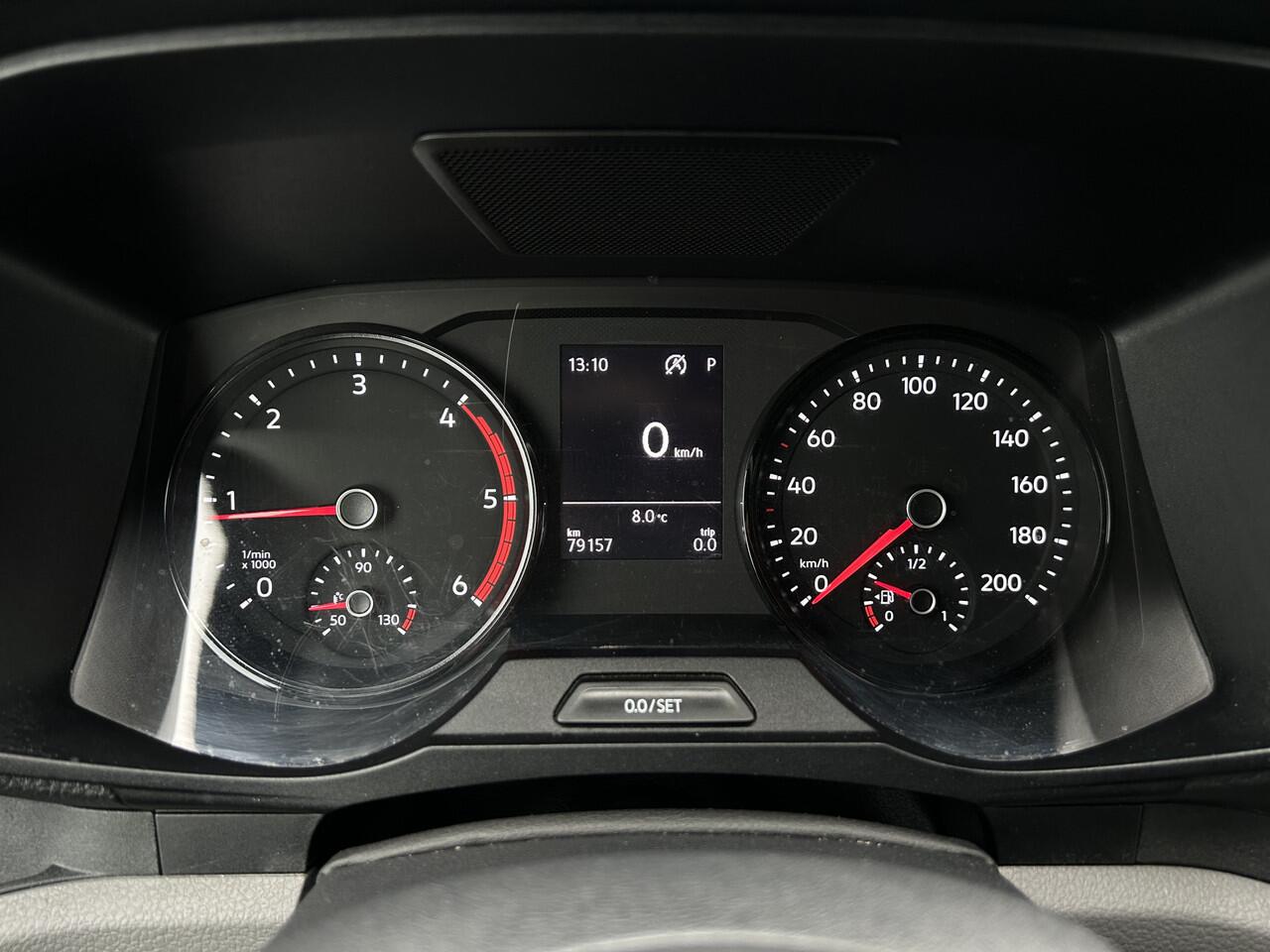 Volkswagen CRAFTER 35 2.0 TDI 141 PK / DSG AUTOMAAT / L3H3 / 3 TONS TREKHAAK / AIRCO / CAMERA / 3-ZITS