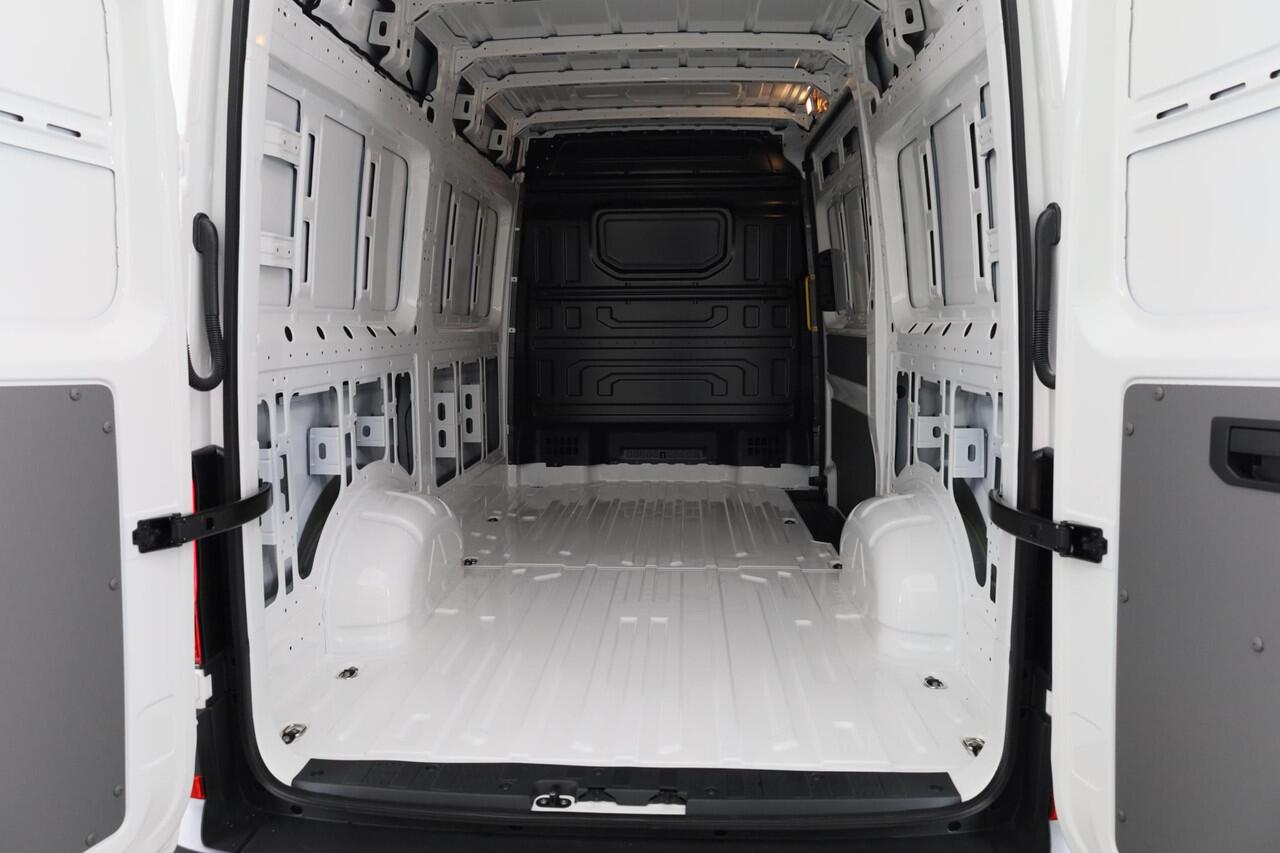 Volkswagen CRAFTER Bedrijfswagens Highline L3H3 2.0 TDI EU6 140 pk GVW 3.5T Automaat