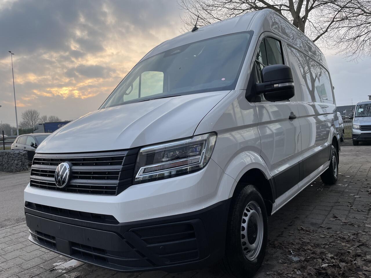 Volkswagen CRAFTER 35 2.0 TDI L3H3 Highline 140pk Auto | Trekhaak | Camera | App connect