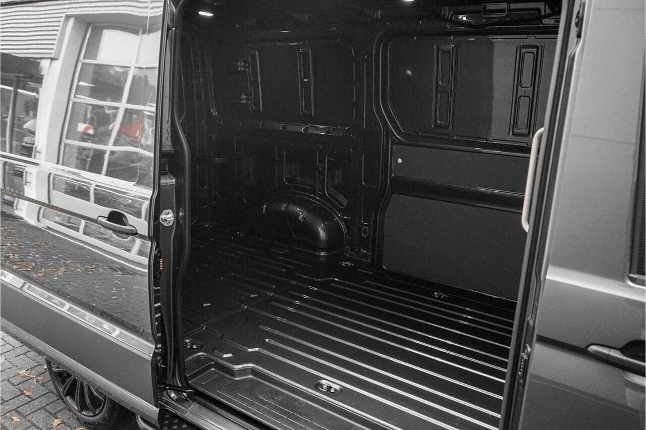 Volkswagen CRAFTER 35 2.0 TDI L3H2 Black Pack Vol+ ACC Dubbel Schuifdeur Facelift LED