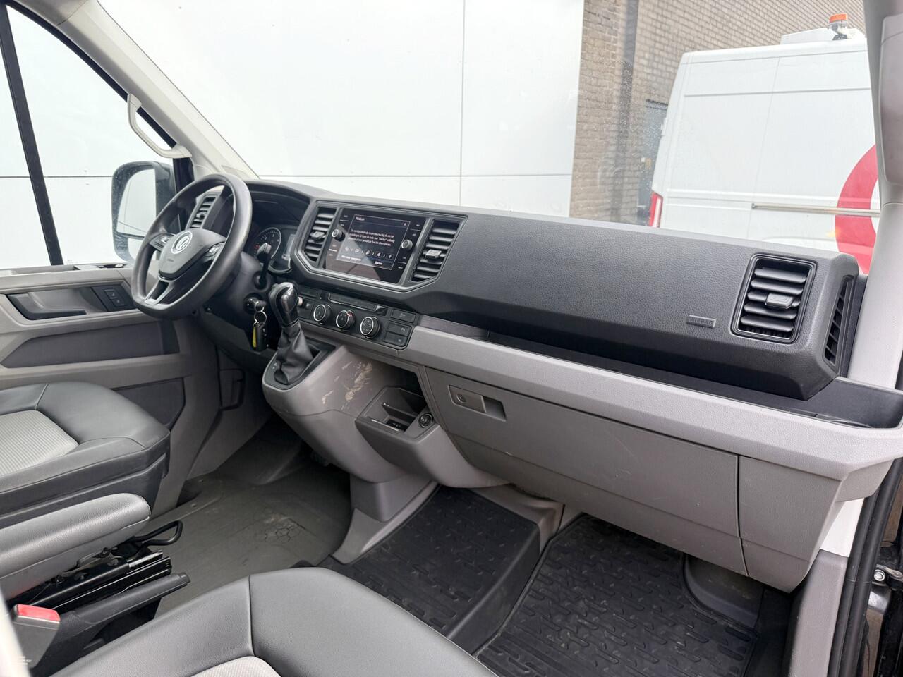 Volkswagen CRAFTER 2.0 TDI 140PK Automaat L3H3 Airco Cruise Control Elektrische Schuifdeur Trekhaak Camera Carplay Parkeersensoren voor achter