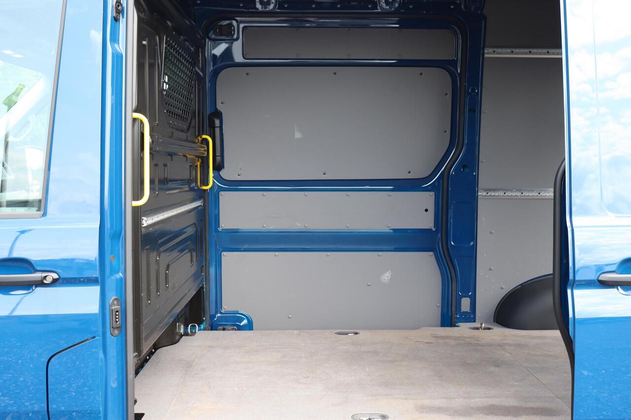 Volkswagen CRAFTER 35 2.0 TDI L3H3 Highl RWD 3,5T trekgewicht Dubbeleschuifdeur