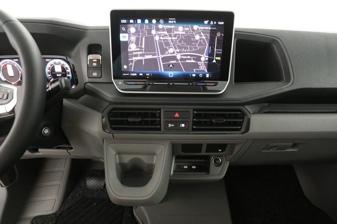 Volkswagen CRAFTER 2.0 TDI DSG HIGHLINE EXCLUSIVE L3H3 | DC | FACELIFT MODEL | BPM VRIJ | Virtual | 2xSchuifdeur | 3000KG Trekgew. | Trekh. | Adap. Cruise | Clima | Carplay | Camera |