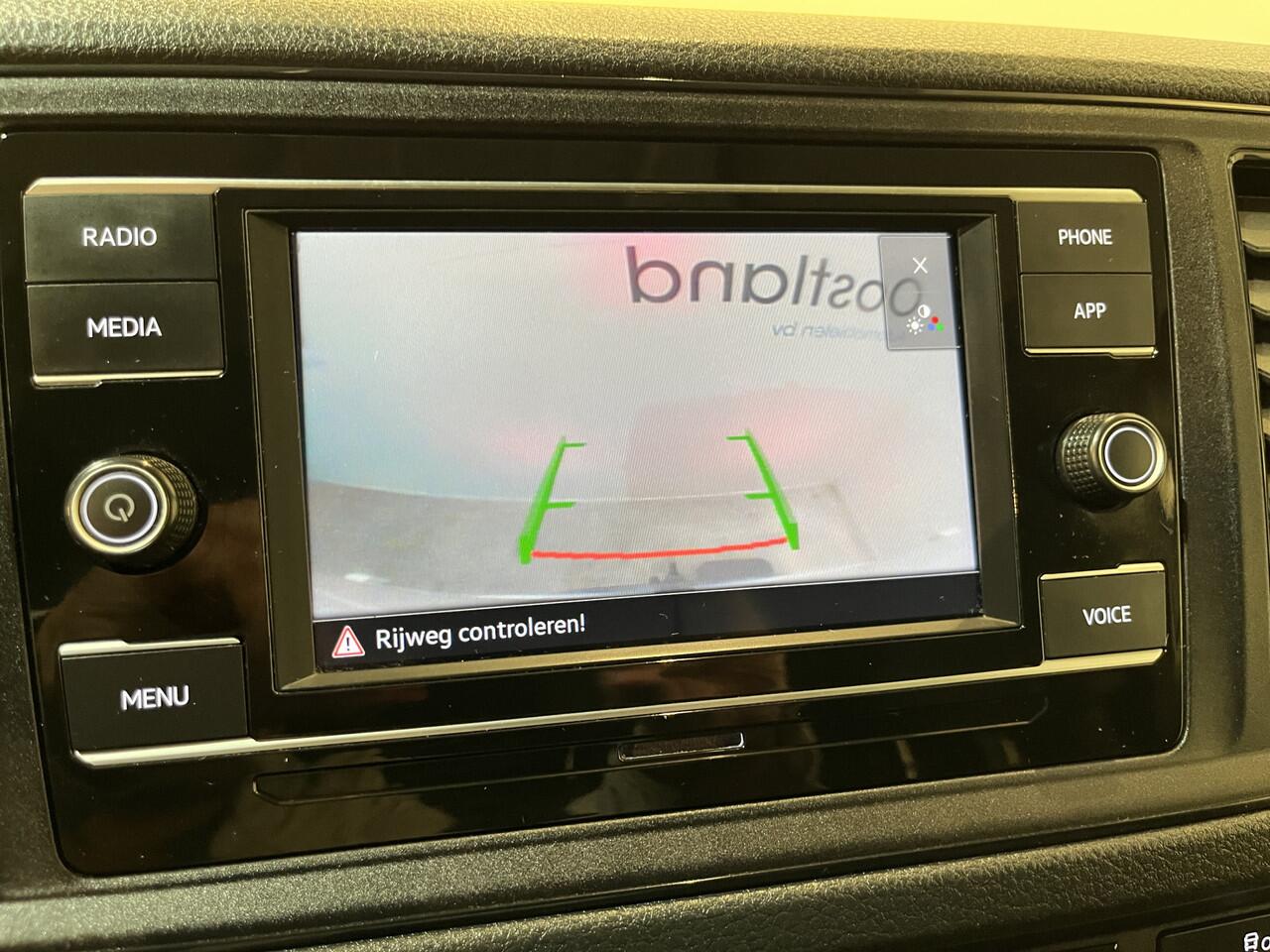 Volkswagen CRAFTER 35 2.0 TDI L3H3 140 PK DSG Automaat / Euro 6 / Airco / Trekhaak 3000 KG / Cruise Control / Camera / CarPlay / 3-Zits / 83.000 KM !!