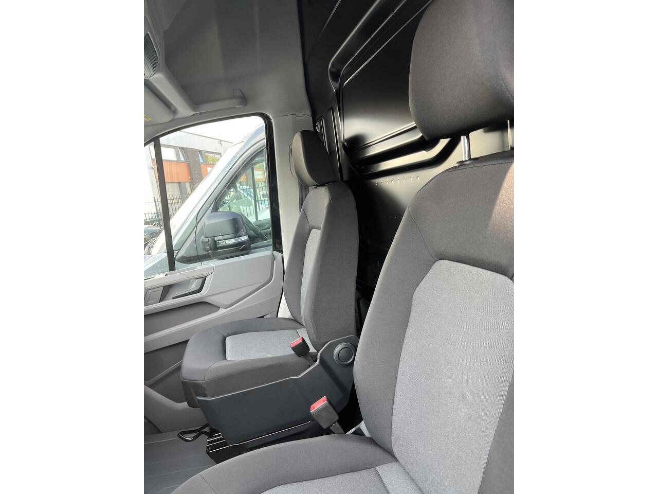 Volkswagen CRAFTER Bedrijfswagens Exclusive L3H3 2.0 TDI 130 kW 177 pk 8 versn. auto | BPM vrij | Diefstalalarm | Volwaardig reservewiel (inclusief boordgereedschap en krik) | Middelhoog dak (h3) |