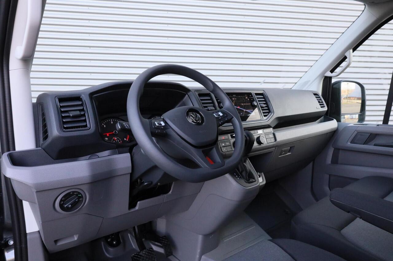 Volkswagen CRAFTER 140PK automaat Exclusive L3H3 GVW 3.5T BPM vrij | Trekhaak | Adaptive Cruise Control | Climatic | Navigatie | Park Assist | Apple CarPlay / Android auto | DAB | 17 inch lichtmetalen velgen